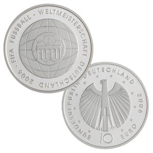 BRD, 10 Euro 2006 Zur Fußballweltmeisterschaft 2006 in Deutschland – 4. Ausgabe, 925er Silber, 18g, Ø 32,5mm, Prägestätten ADFGJ, st Auflage: 4.000.000, PP Auflage: 400.000, Jaeger-Nr. 520