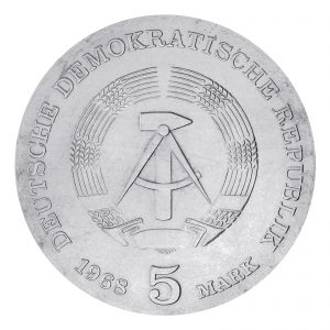 Wertseite der Münze DDR 5 Mark 1968 125. Geburtstag von Robert Koch, Neusilber (CuZnNi), 12,2g, Ø 29mm, Prägestätte A (Berlin), Auflage: 100.226, Jaeger-Nr. 1522