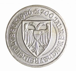 Weimarer Republik 3 Reichsmark 1926 „700 Jahre Reichsfreiheit Lübeck“, 500er Silber, 15g, Ø 30mm, Prägestätte A (Berlin), Jaeger-Nr. 323, Auflage: 200.000