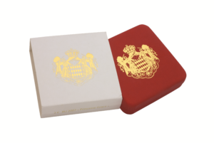 Umverpackung und geschlossenes Etui der Münze Monaco 2 Euro-Gedenkmünze 2007 „25. Todestag Gracia Patricia, st, Auflage: 20.001